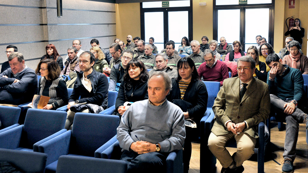 El salón de actos de la Delegación Territorial de Segovia ha acogido la jornada informativa.  / KAMARERO