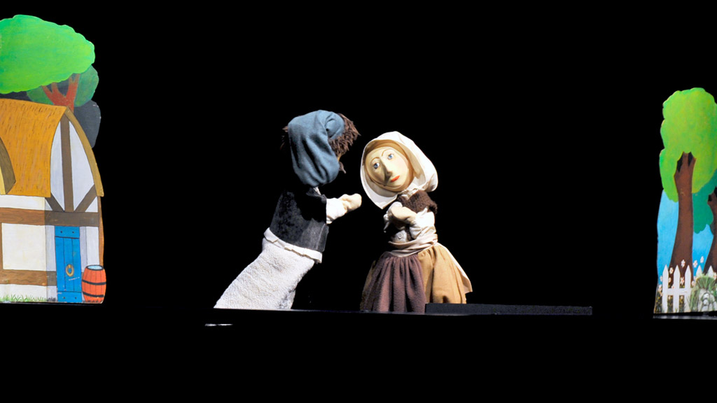 Imagen de la representación de la obra Hansel y Gretel que hoy vuelve a ofrecerse en la sala Julio Michel. / kamarero