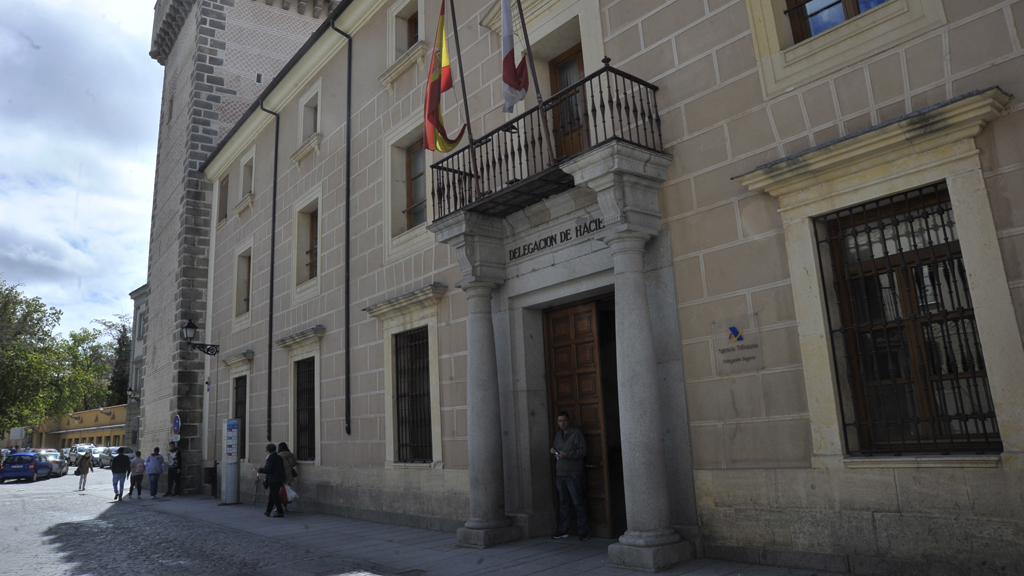 Sede de la Agencia Tributaria y de Hacienda en Segovia, situada en la calle Colón. / KAMARERO