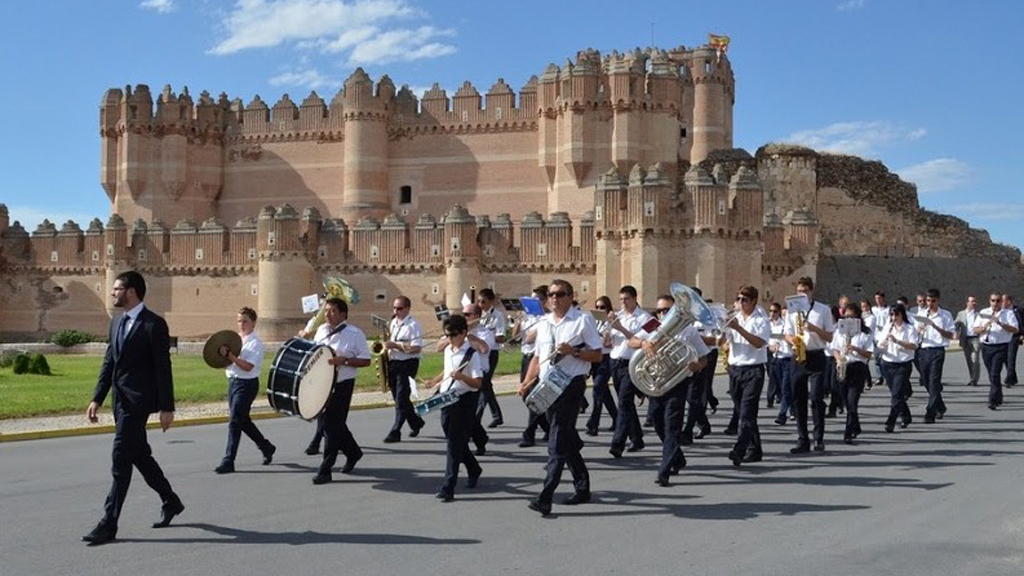 Los vecinos critican la no asistencia de la agrupación musical en un día tan señalado, sobre todo para los más pequeños de la localidad.