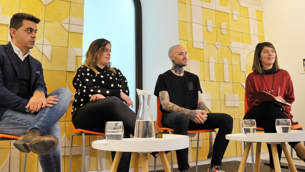 Desde la izquierda: Pedro Ruiz, Paula González, Rafael Herrero y la moderadora, María Coco.