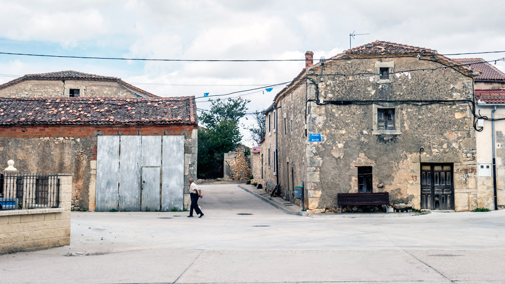 Una de las fincas que saca a subasta la Consejería de Economía y Hacienda de la Junta de Castilla y León está en el término municipal de Tejares. / KAMARERO