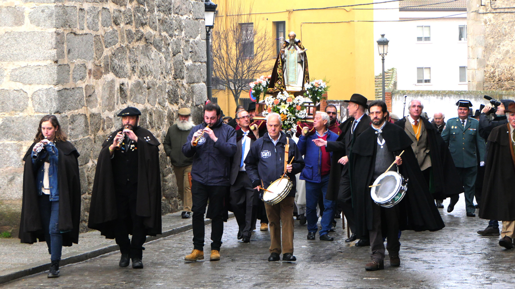 Los espinariegos acompañaron al Santo en la procesión y no faltaron en la bendición de sus mascotas.