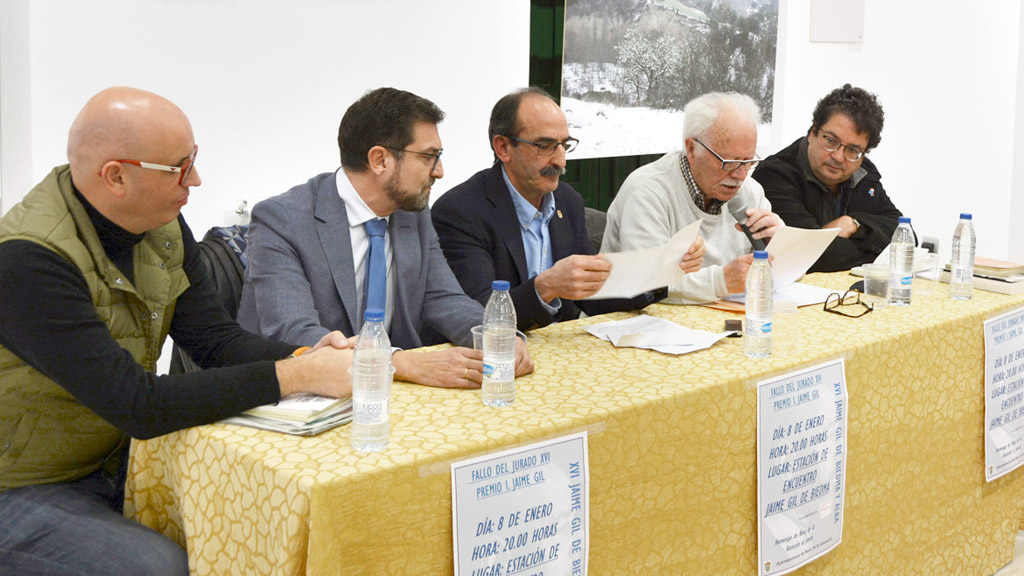 El coordinador del Premio, Francisco Ruiz de Pablos, al momento de dar lectura al fallo del jurado.
