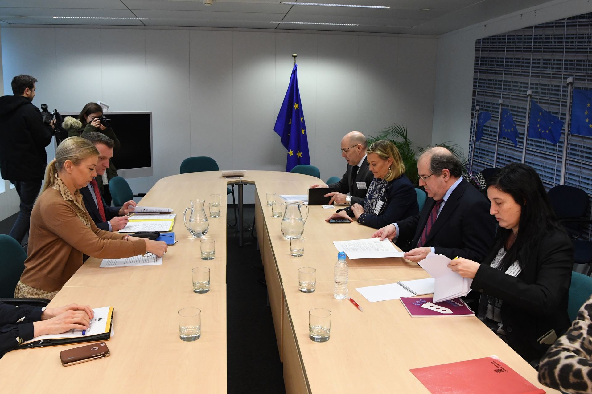 El presidente Herrera, se ha reunió con la comisaria de Mercado Interior e Industria, Elzbieta Bienkowska. / europa press