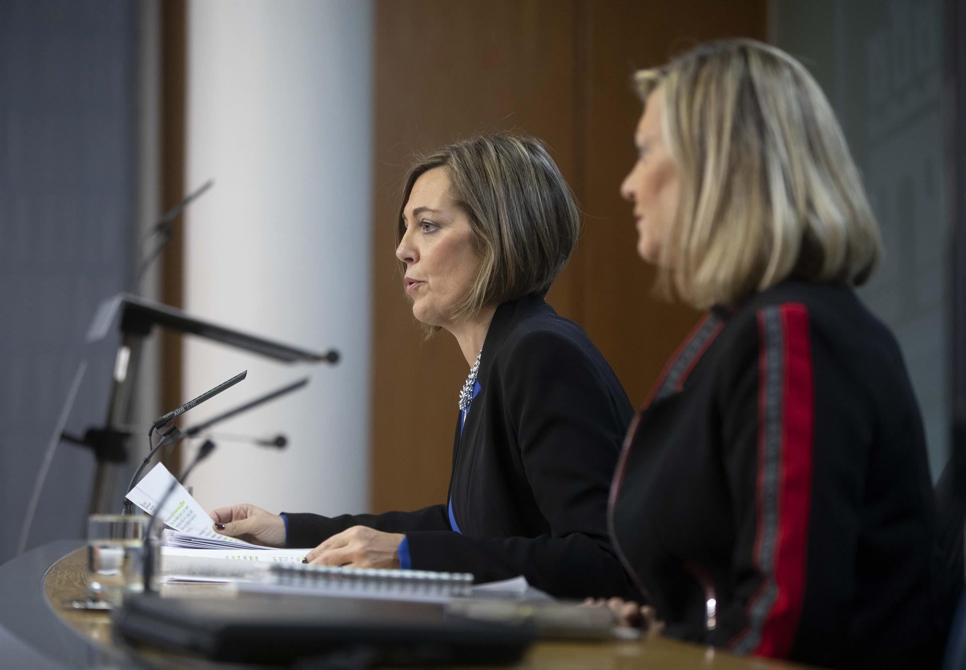 La portavoz de la Junta, Milagros Marcos, y la consejera de Economía, Pilar del Olmo. / Europa press