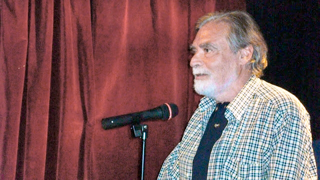 El poeta Amando García Nuño recorrerá la Nava de Jaime Gil de Biebma antes de recoger el premio . / el adelantado