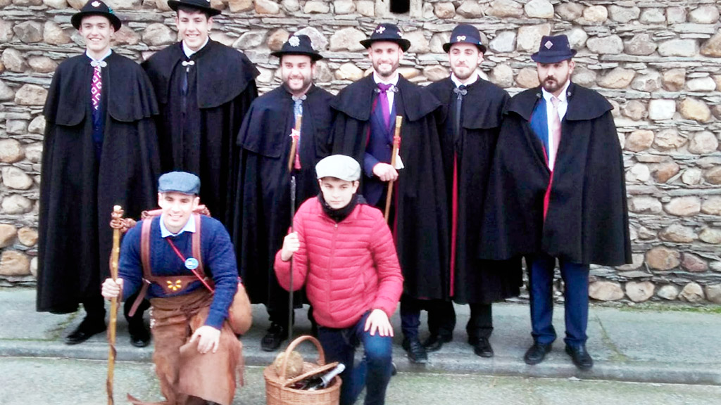 Los jóvenes protagonistas de la fiesta del año pasado. /ÁLVARO PINELA