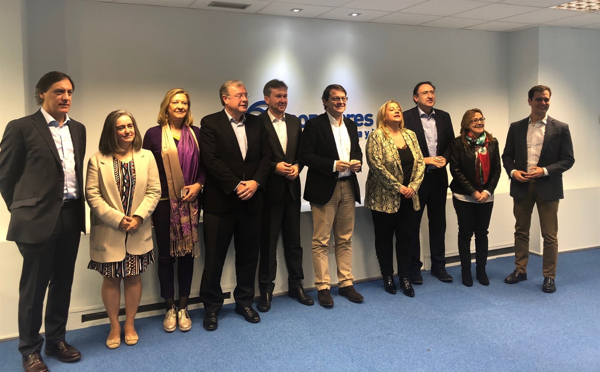 Mañueco ofrece un acuerdo para que gobierne la lista más votada 1 Alfonso Fernández Mañueco (5 por la derecha), junto a los candidatos a la alcaldía de las nueve capitales provinciales.