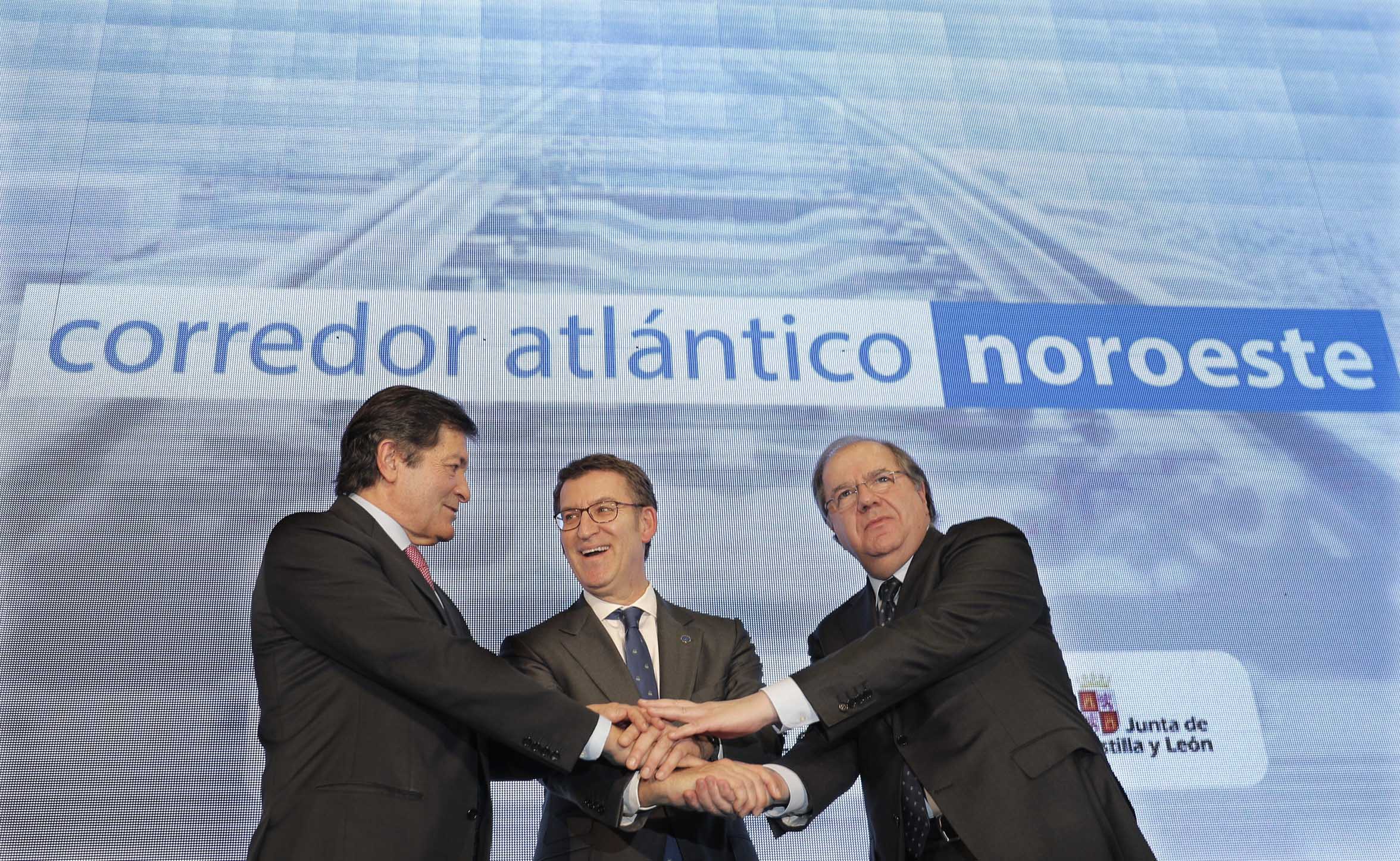 Los presidentes de Galicia, Alberto Núñez Feijóo (c); Asturias, Javier Fernández (i) y Castilla y León, Juan Vicente Herrera.