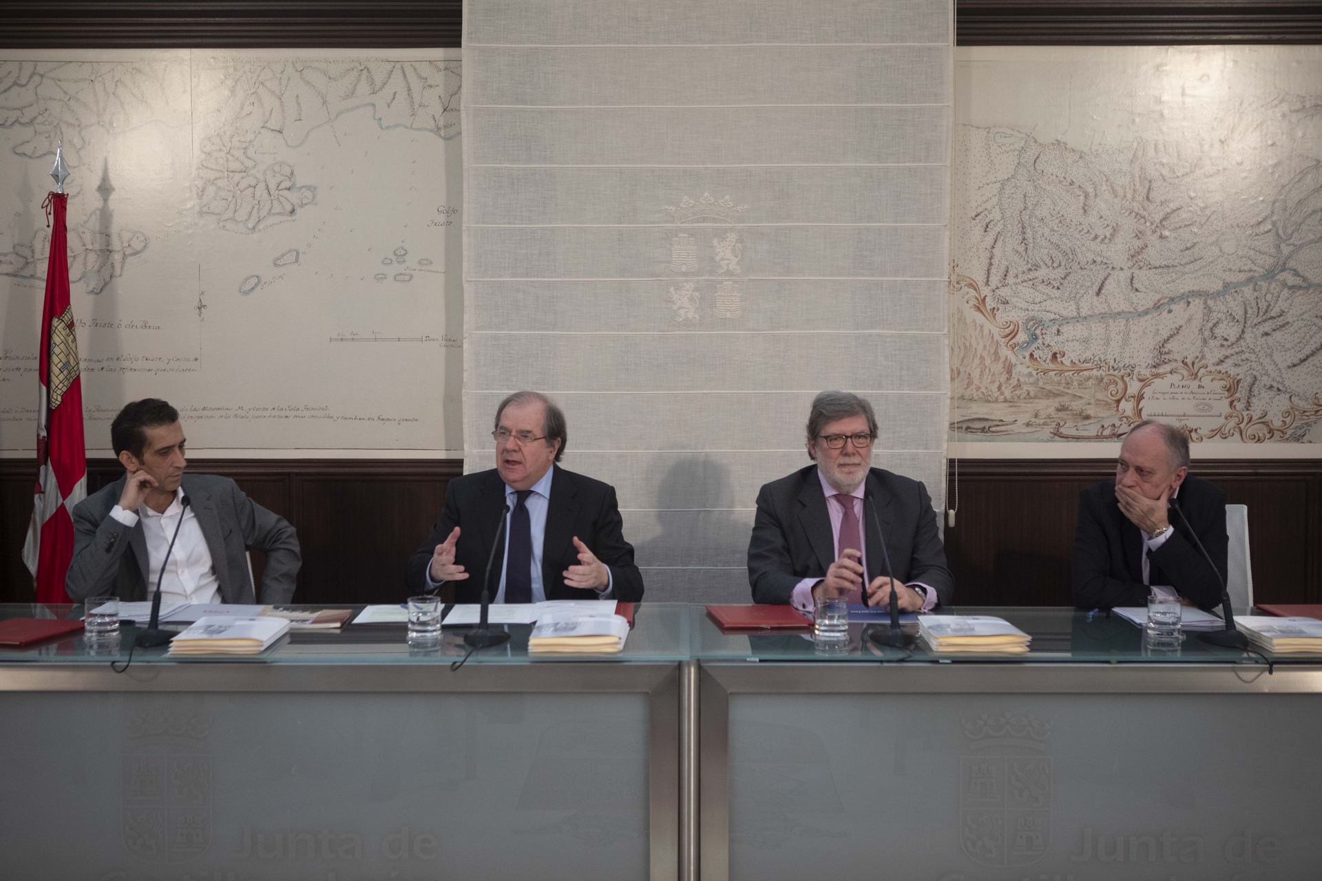 El presidente de la Junta de Castilla y León, Juan Vicente Herrera. / Europa press

Herrera afea la carrera enloquecida del Gobierno por ganar lo verde sin avanzar en alternativas para las cuencas

  (Foto de ARCHIVO)

30/01/2019