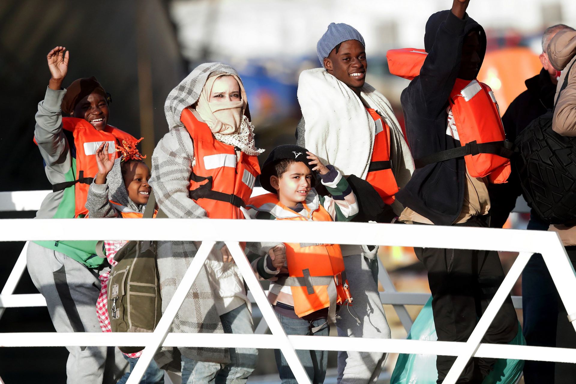 Tras 19 días en alta mar, los 49 inmigrantes pudieron desembarcar en Malta, de donde será trasladados a Europa.