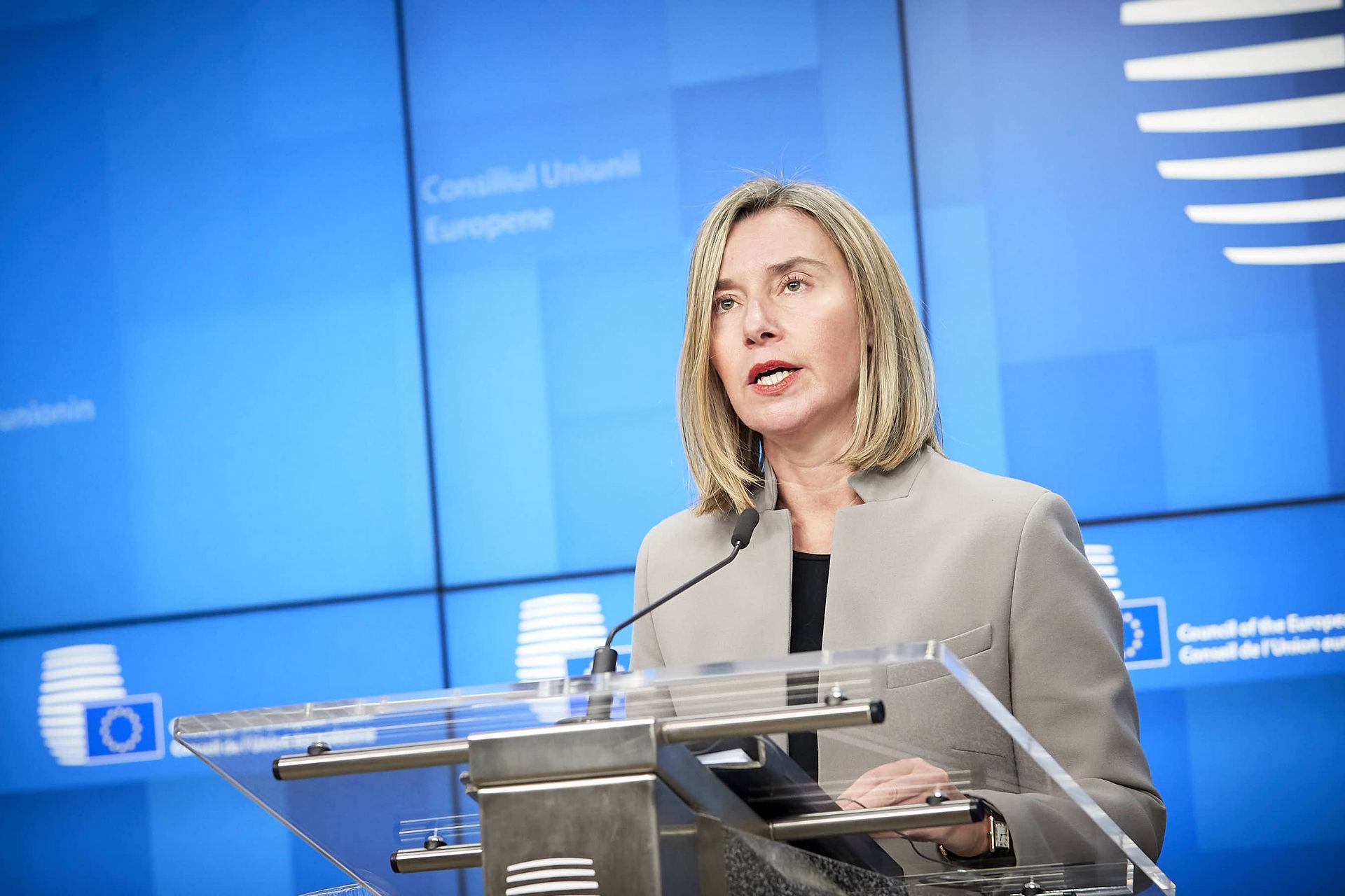 Federica Mogherini se reunió con Pedro Sánchez antes de que el presidente lanzase su ultimatum contra Maduro.