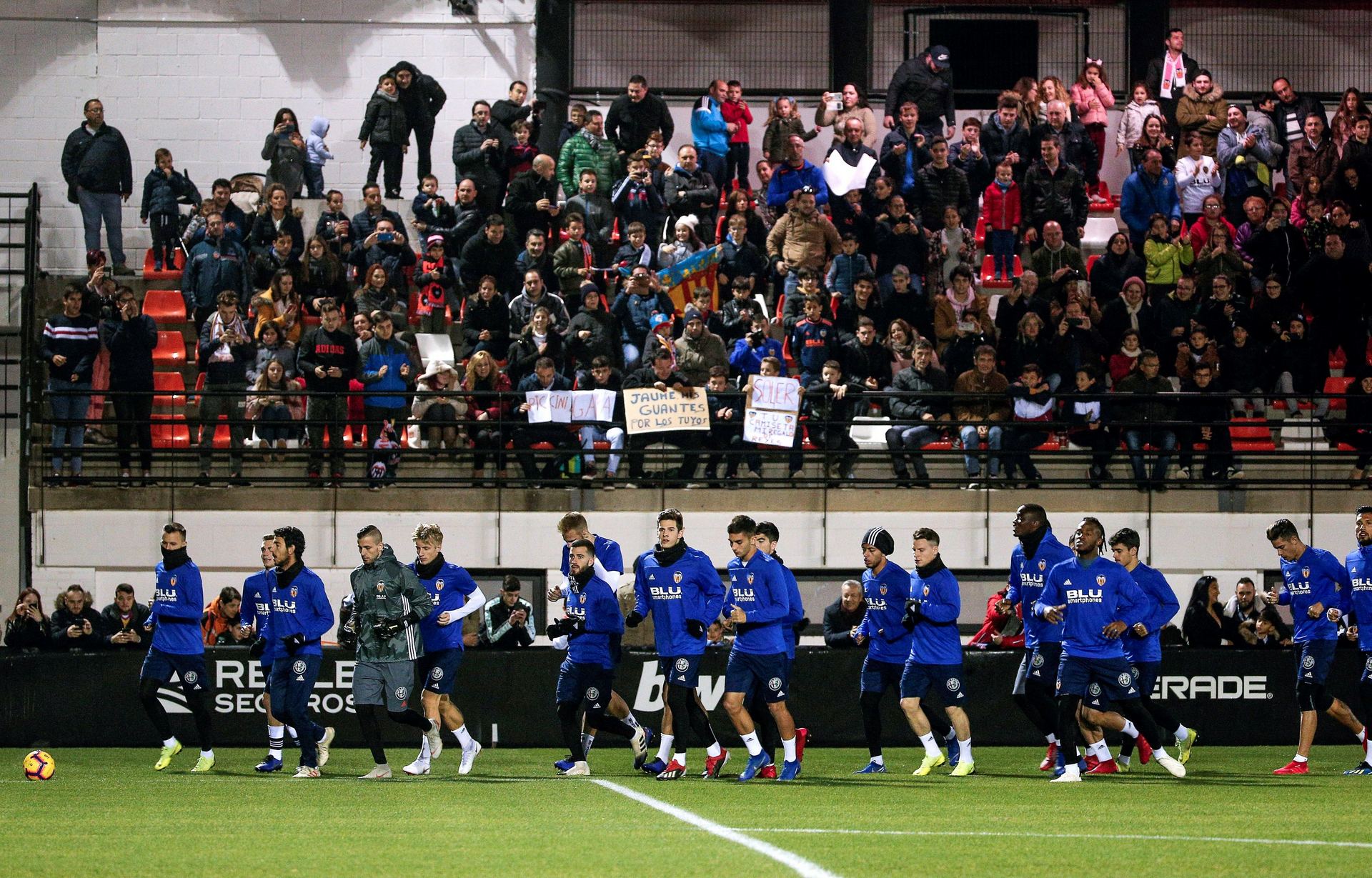 El Valencia y Marcelino buscan olvidar su crisis liguera en El Molinón 1 La plantilla del Valencia buscará resarcirse en copa de los malos resultados cosechados en liga. / Efe
