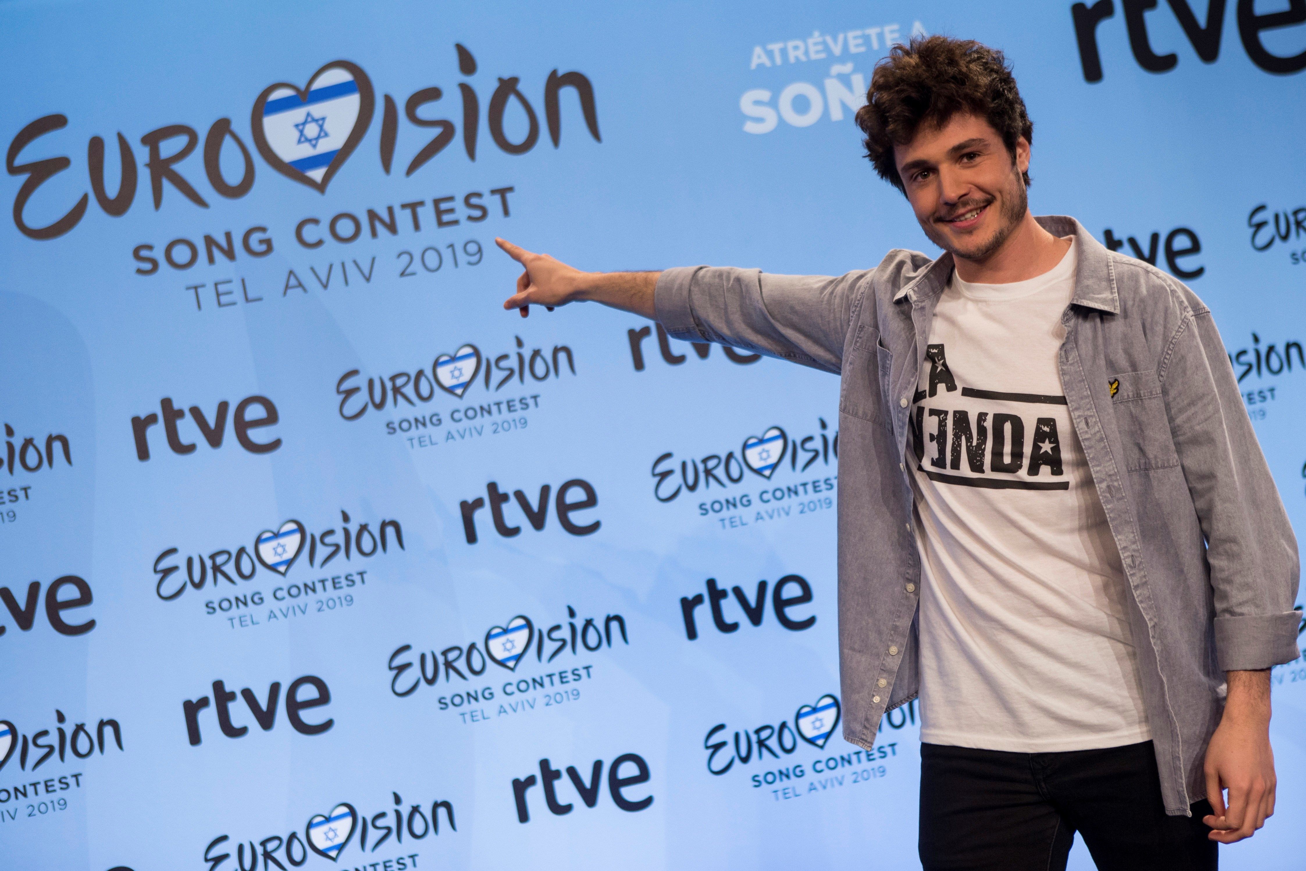 El cantante Miki Núñez posa ante los medios de comunicación tras salir elegido como representante en Tel Aviv.