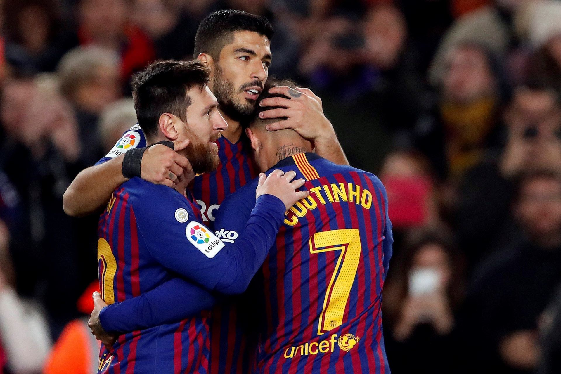 El Barcelona impone su calidad ante un tímido, pero valiente Eibar 1 Los jugadores del FC Barcelona celebran uno de los goles anotados ante el Eibar en la Liga Santander.