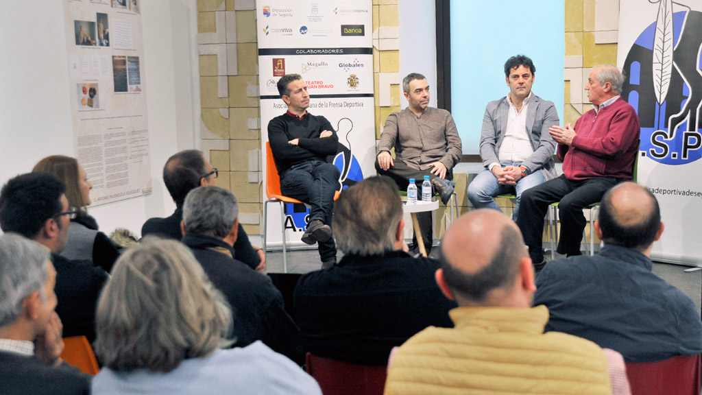 Agustín Cuenca, Álvaro Gómez, Paco Maroto y Gregorio Garrido, en la mesa redonda de la Casa de la Lectura. / KAMARERO