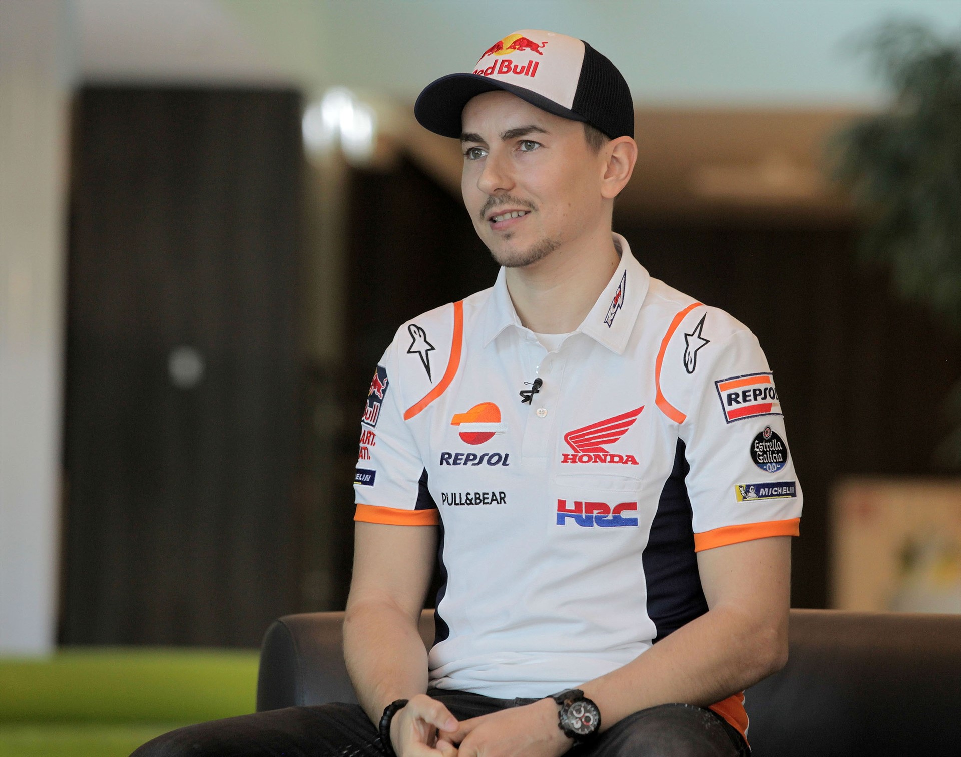 Jorge Lorenzo, durante su primera entrevista como piloto de Repsol Honda.