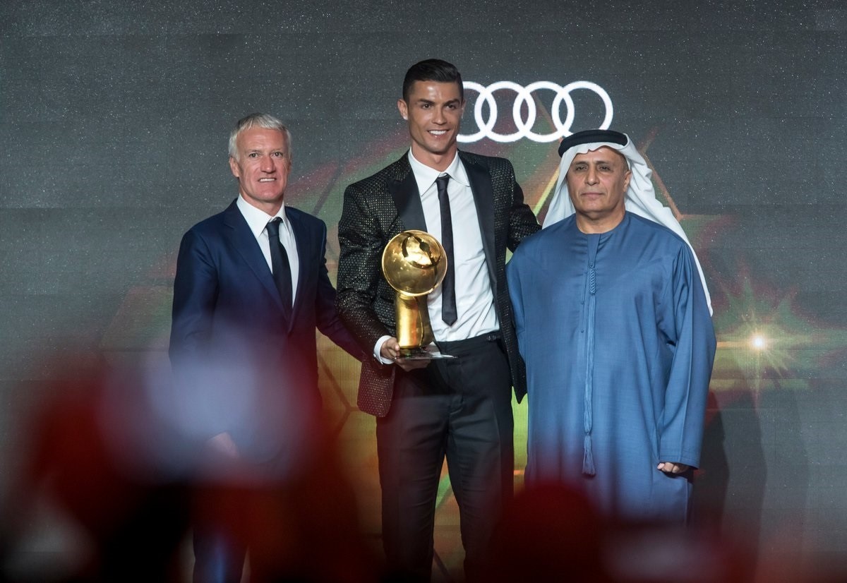 El Atleti y Cristiano, los mejores para los Globe Soccer Awards 1 Cristiano Ronaldo, en el centro, con el premio a mejor jugador.