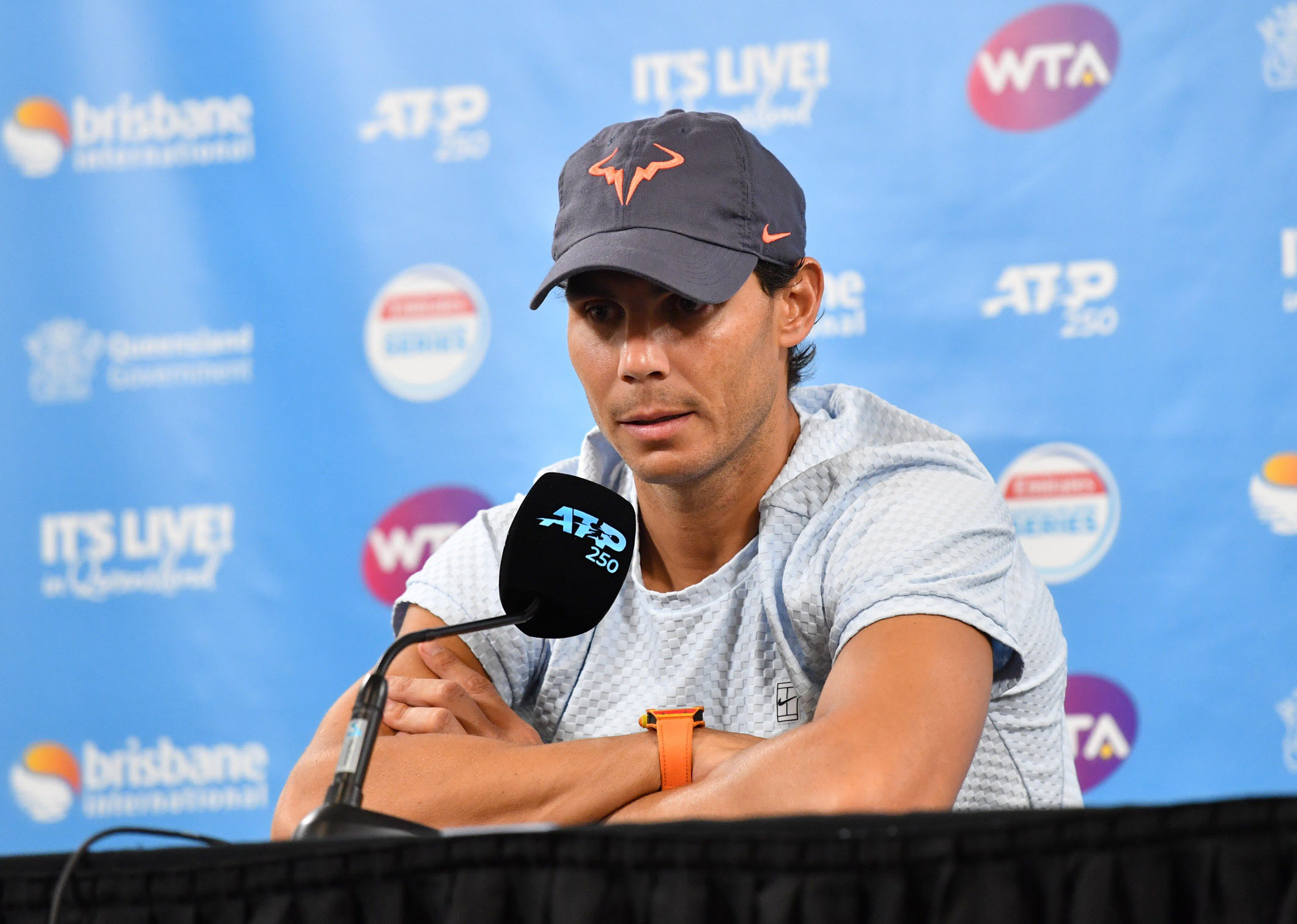 Rafa Nadal anunció en rueda de prensa su renuncia a Brisbane.