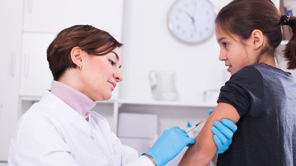 El calendario de vacunación infantil ha sido sustituido por una programación que incluye al adulto y al anciano. / EUROPA PRESS