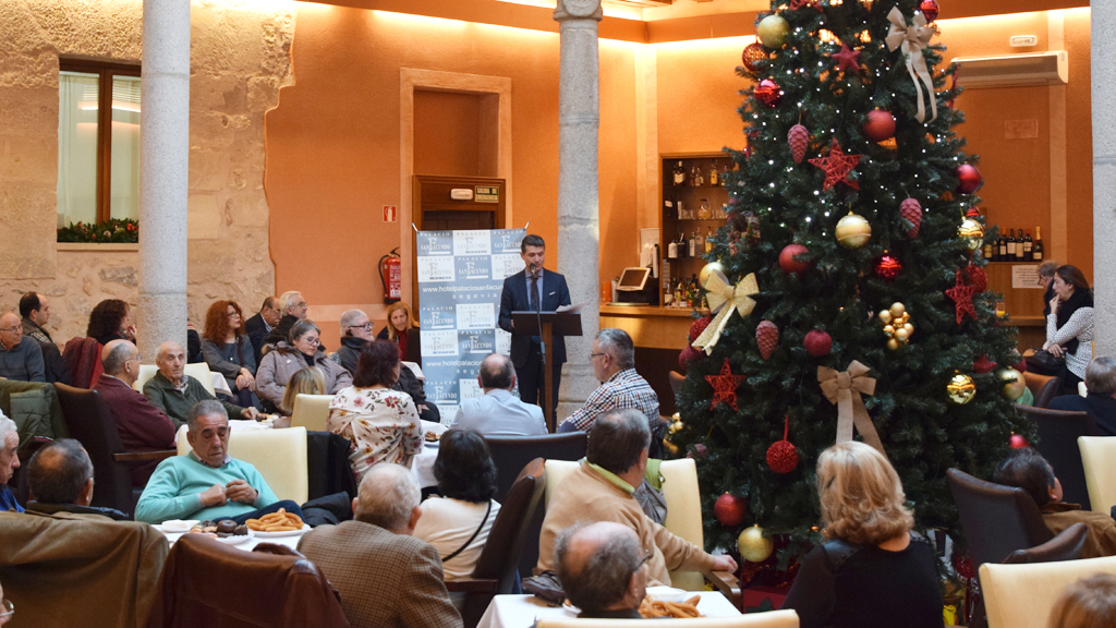 Andrés Torquemada dirigiéndose a los asistentes al acto organizado por el Grupo Municipal Socialista. / ROCÍO PARDOS