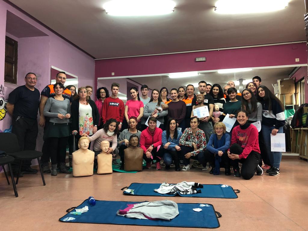 Monitores y alumnos del curso de Primeros Auxilios celebrado en la Casa Joven./c.n.