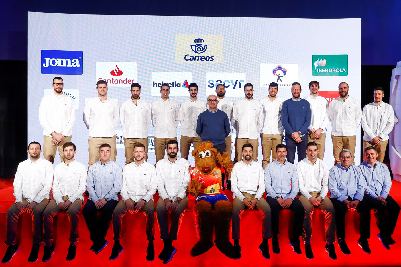 Foto de familia de la Selección Española de balonmano.