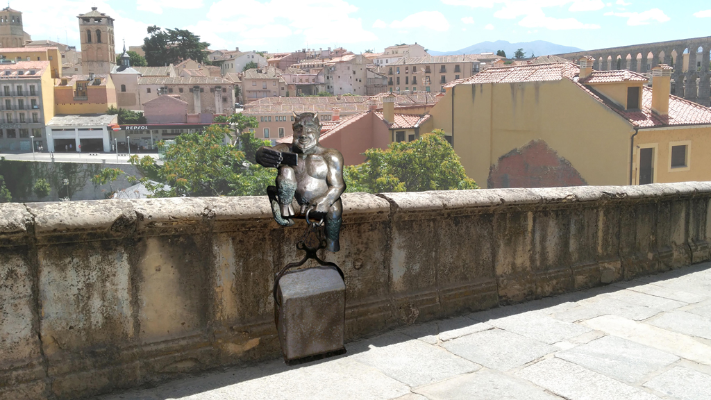 Proyecto de la estatua de Abella, en el muro de la cuesta de San Juan. / EL ADELANTADO