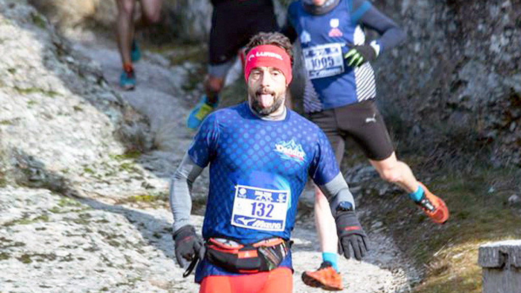 Una serie de participantes recorren el entorno paisajístico de Pedraza. / ZIMA ZERO