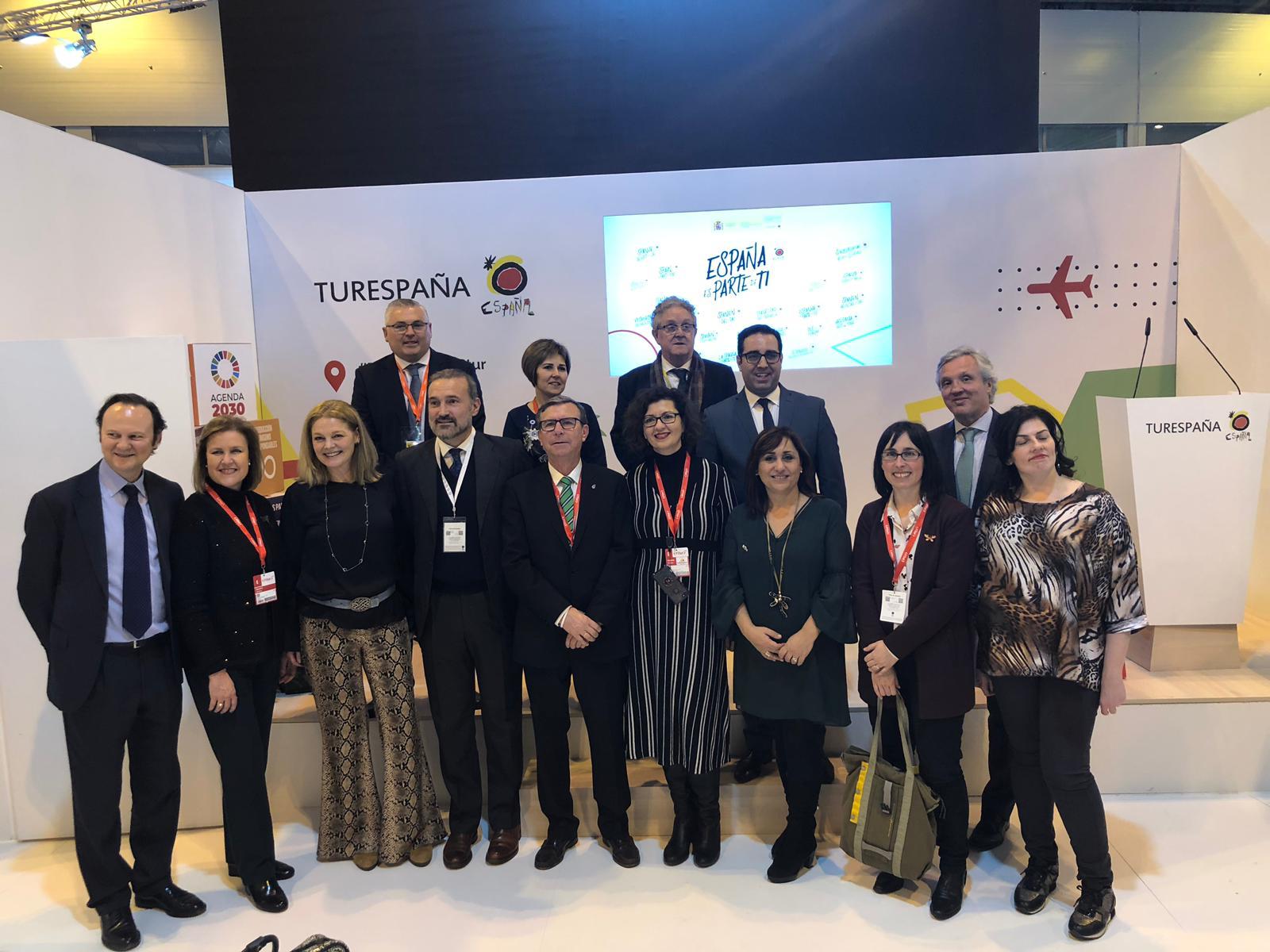 La concejal de Turismo en la presentación de la web del Club de Castillos y Palacios, en el stand de Turespaña./c. núñez