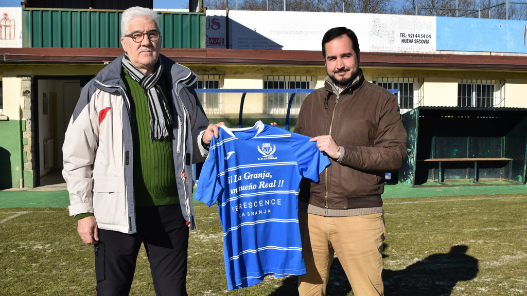 Pablo Alejandro y Diego Yepes, con la camiseta del CD La Granja durante la presentación del técnico como nuevo entrenador del equipo. / ROCÍO PARDOS