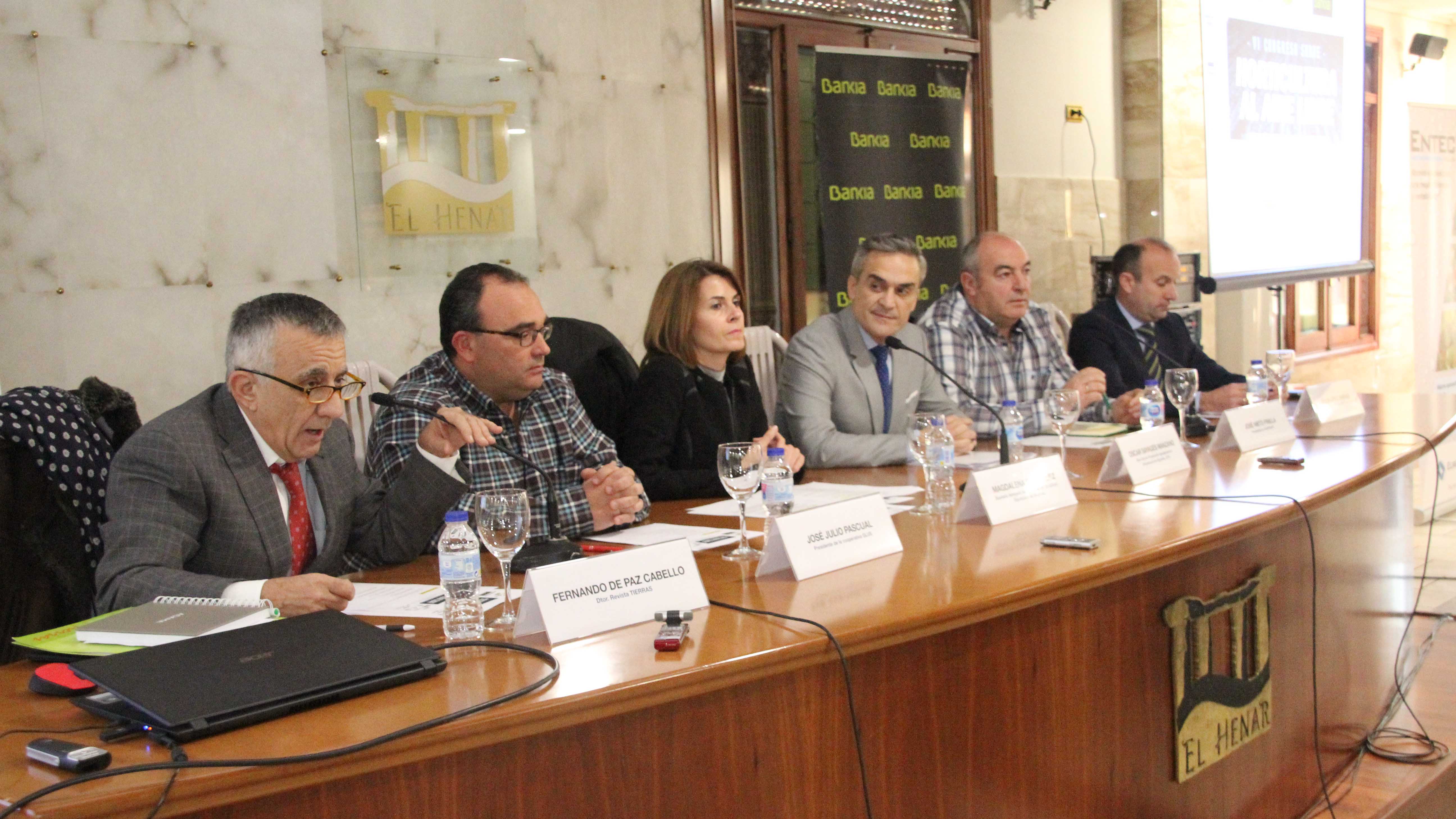 Mesa inaugural del Congreso de Horticultura, con la presencia del director de Glus I y Magdalena Rodríguez, diputada de Prodestur. / c. núñez