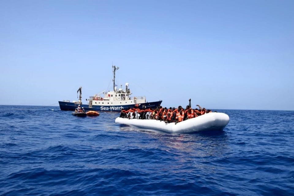 Los tres supervivientes dicen que había 120 personas a bordo cuando zarparon de Garabulli, en Libia, el jueves.