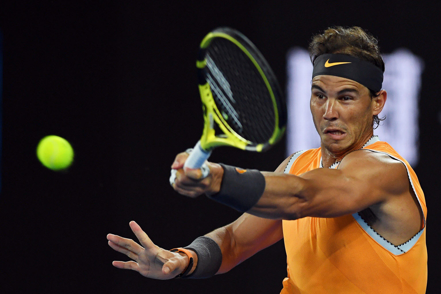 Rafa Nadal ejecuta un ‘drive’.