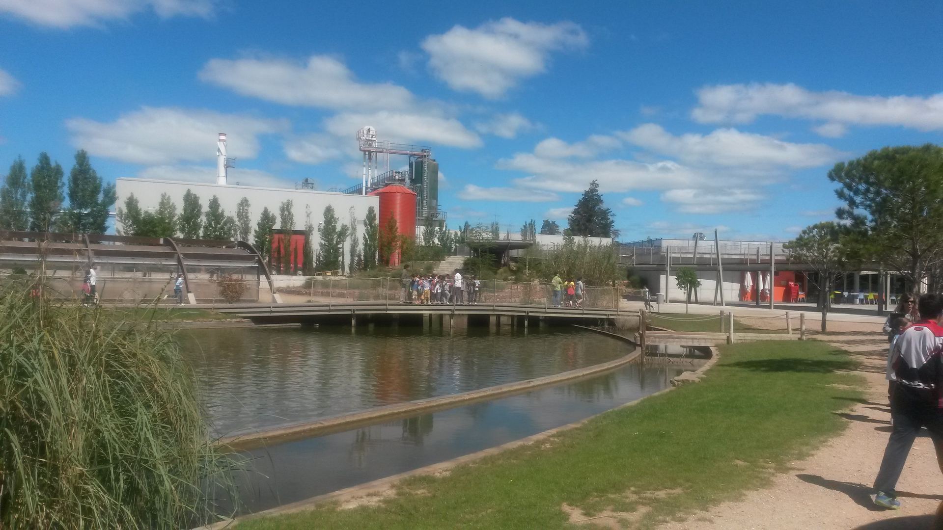 El jardín ambiental es uno de los espacios más destacados y visitados del centro.