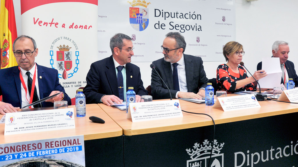 El director general de Innovación y Resultados en Salud, Rafael Sánchez (centro) inauguró el congreso regional. / KAMARERO