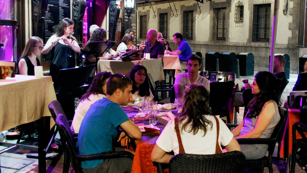 Los establecimientos deberán cumplir una serie de requisitos para ofrecer espectáculos de forma periódica./ KAMARERO