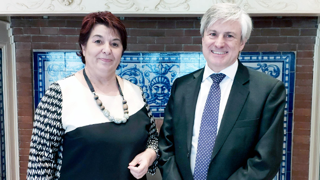 Clara Luquero, junto a Fernando Aragón Amurárriz. / E. A.