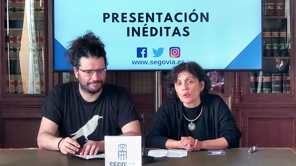 Carlos Rod y Marifé Santiago, en la presentación del programa de Inéditas en la Sala de la Biblioteca del Ayuntamiento. / E. A.