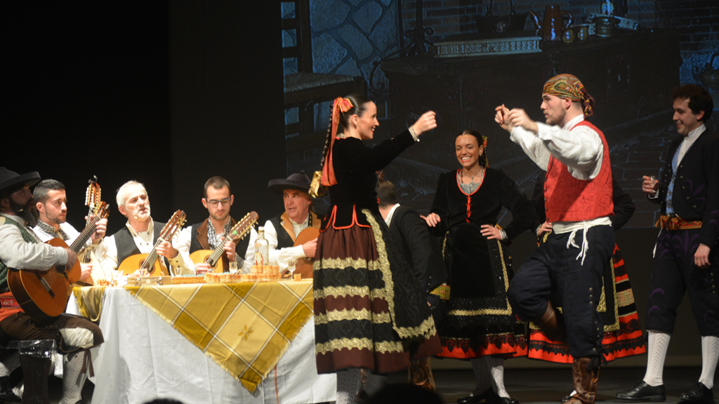 Además de cantar y bailar, La Esteva se atreve a interpretar en su nuevo espectáculo. / el adelantado