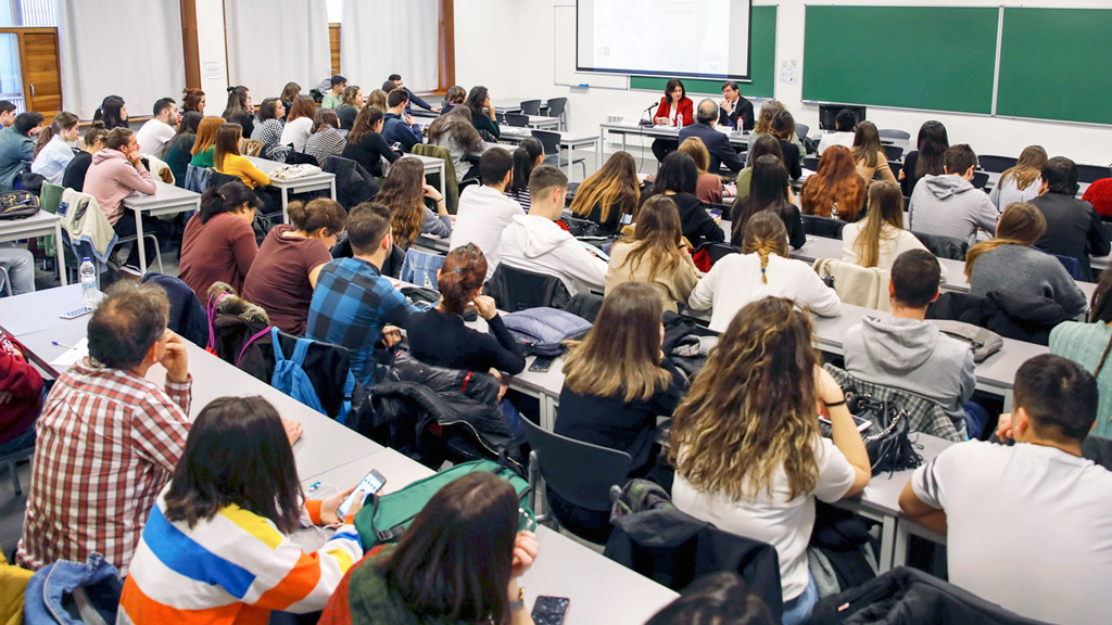 jornada de debate sobre ética y publicidad en el campus de la UVa. / ALBERTO MORALA