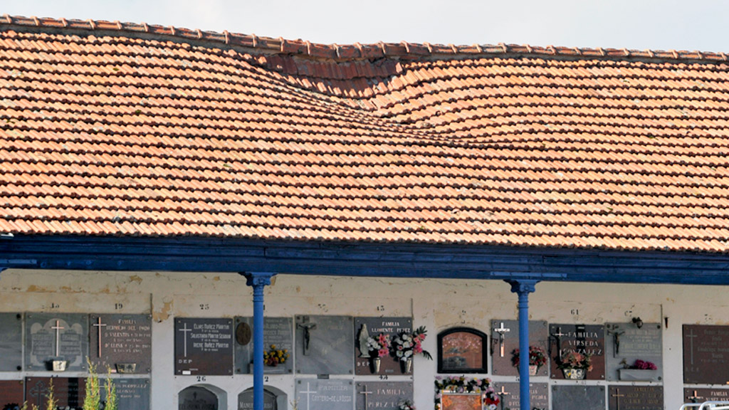 Cubierta hundida en el cementerio