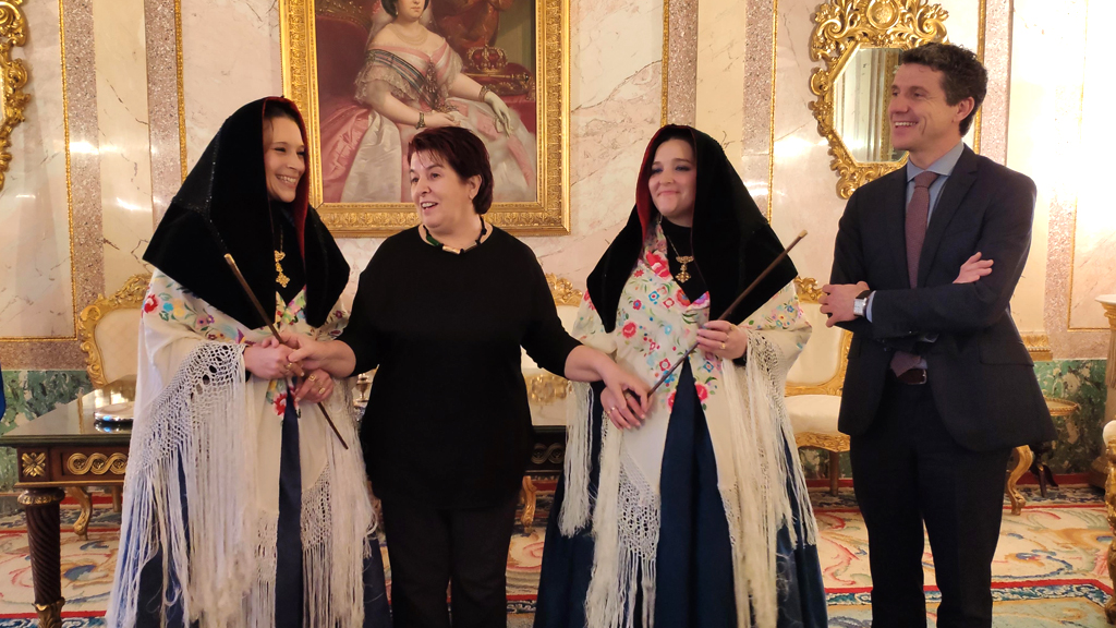 Luquero entregó el mando a las alcaldesas de Zamarramala./EL ADELANTADO