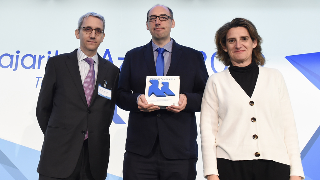 Ángel Berbel, concejal de Medio Ambiente (c.), recogió las dos ‘Pajaritas Azules’ con las que fue reconocida Segovia. / EL ADELANTADO