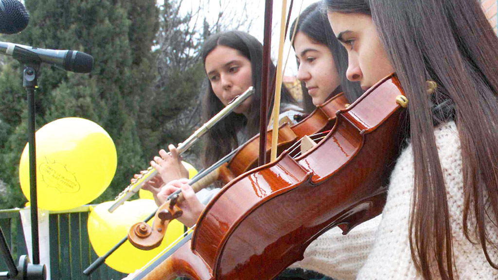 Música en directo para celebrar el Día de la No Violencia y la Paz. / E. A.