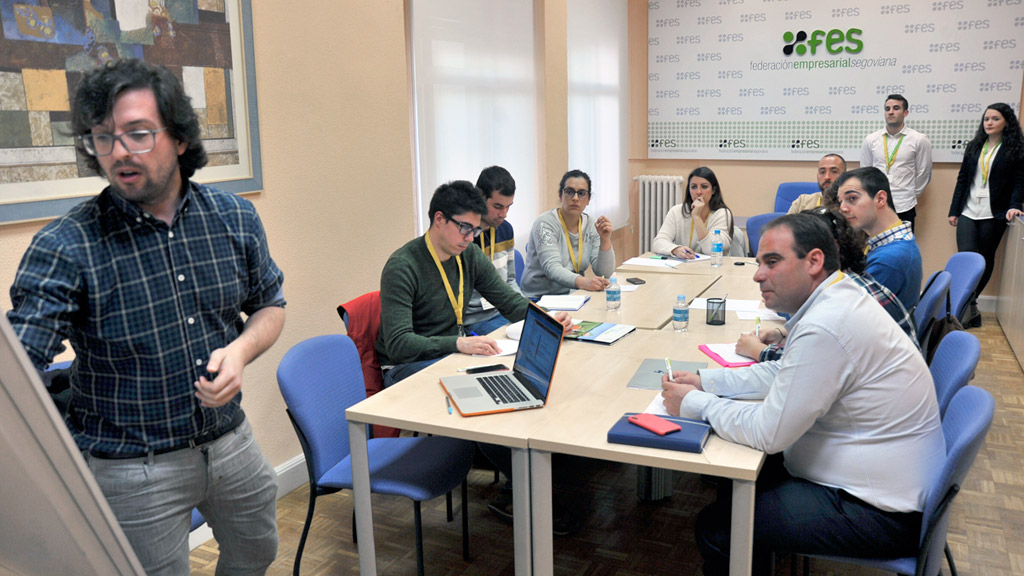 Uno de los talleres prácticos en los que participaron todos los asistentes a la Jornada Social Selling. / KAMARERO