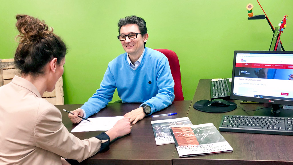 En orientación profesional, se desarrollaron tutorías individualizadas y sesiones de búsqueda de empleo en Internet.