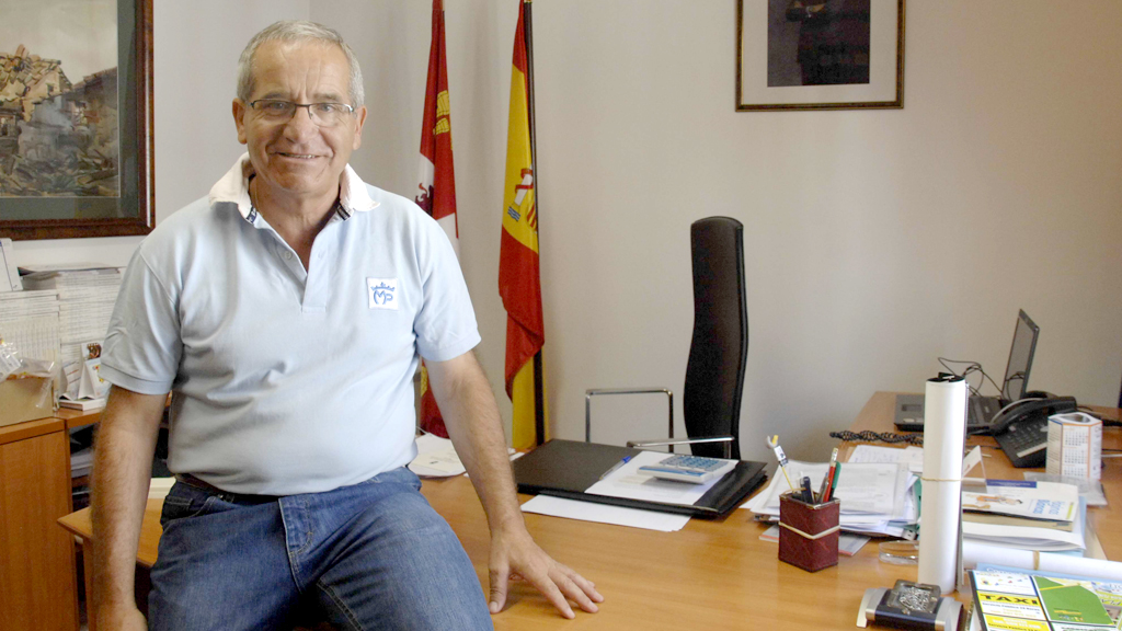 Vicente Calle, en su despacho de alcalde. /JUAN MARTÍN