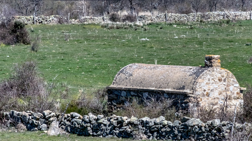 Un chozo de piedra en la Cañada Real Soriana Occidental. / kamarero